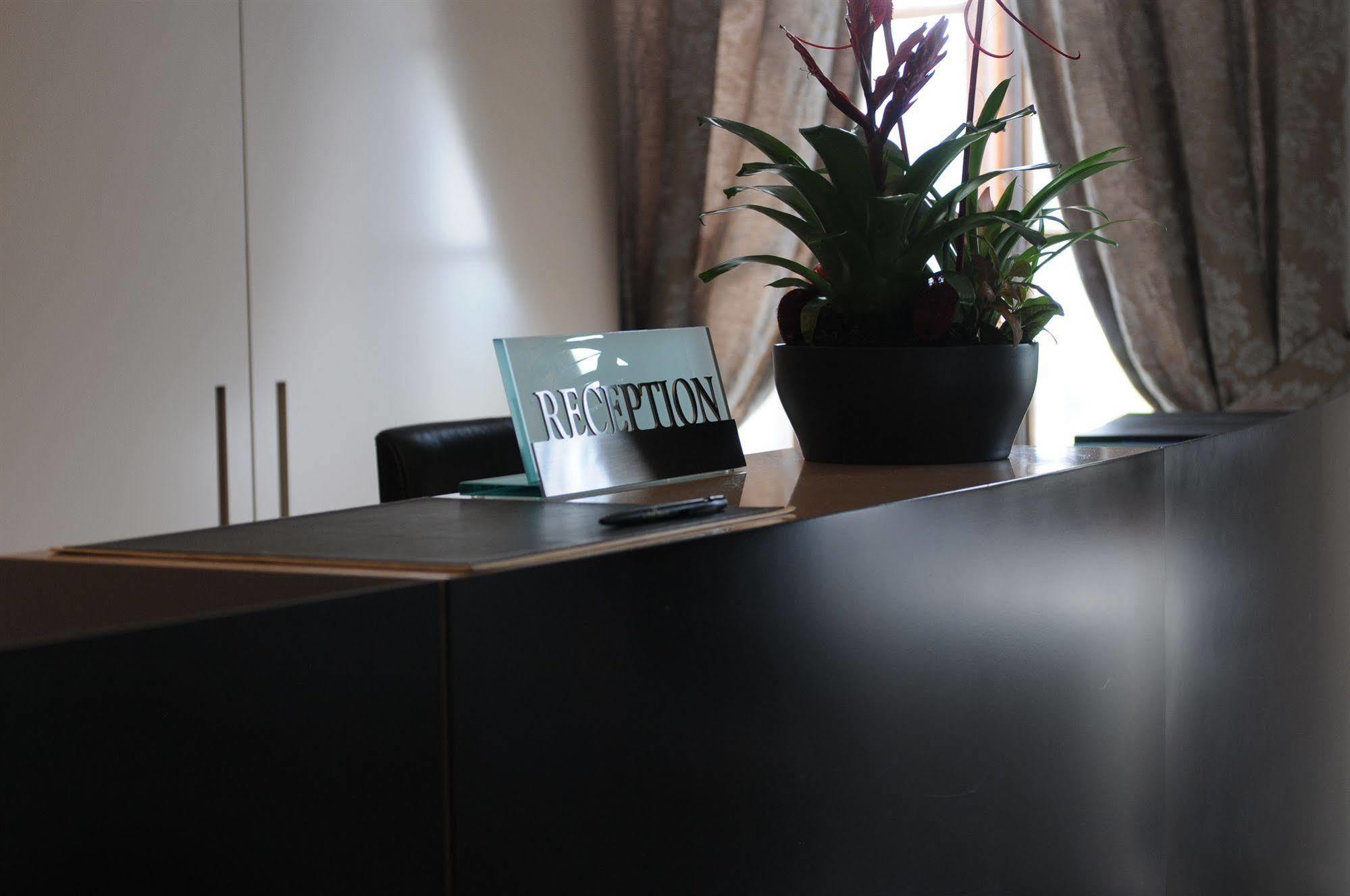 Hostellerie Le Petit Manoir Morges Bagian luar foto