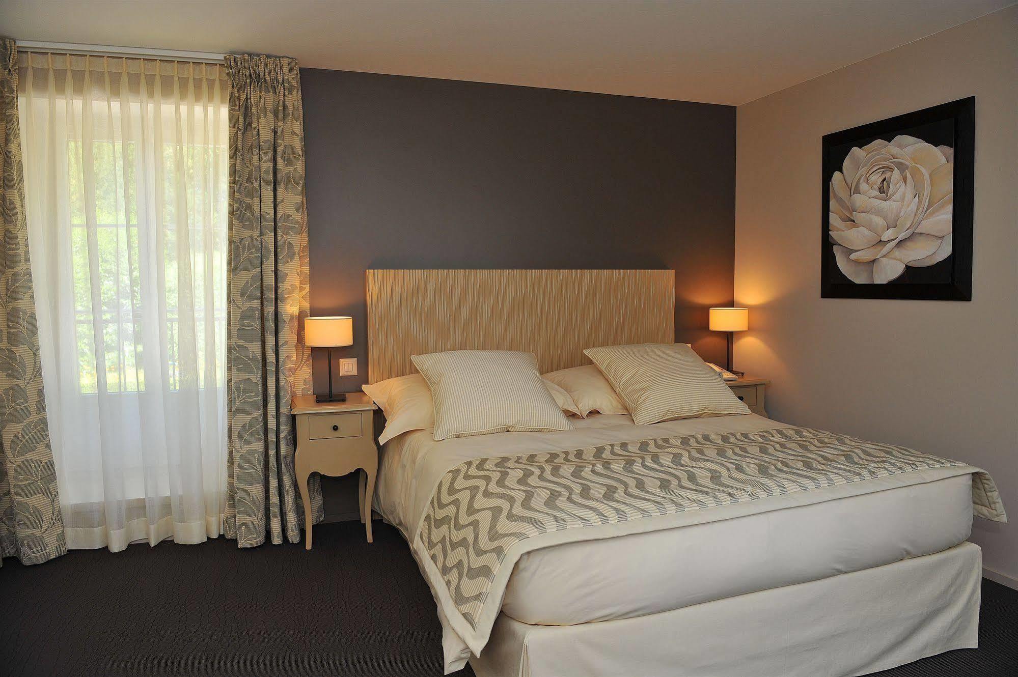 Hostellerie Le Petit Manoir Morges Ruang foto