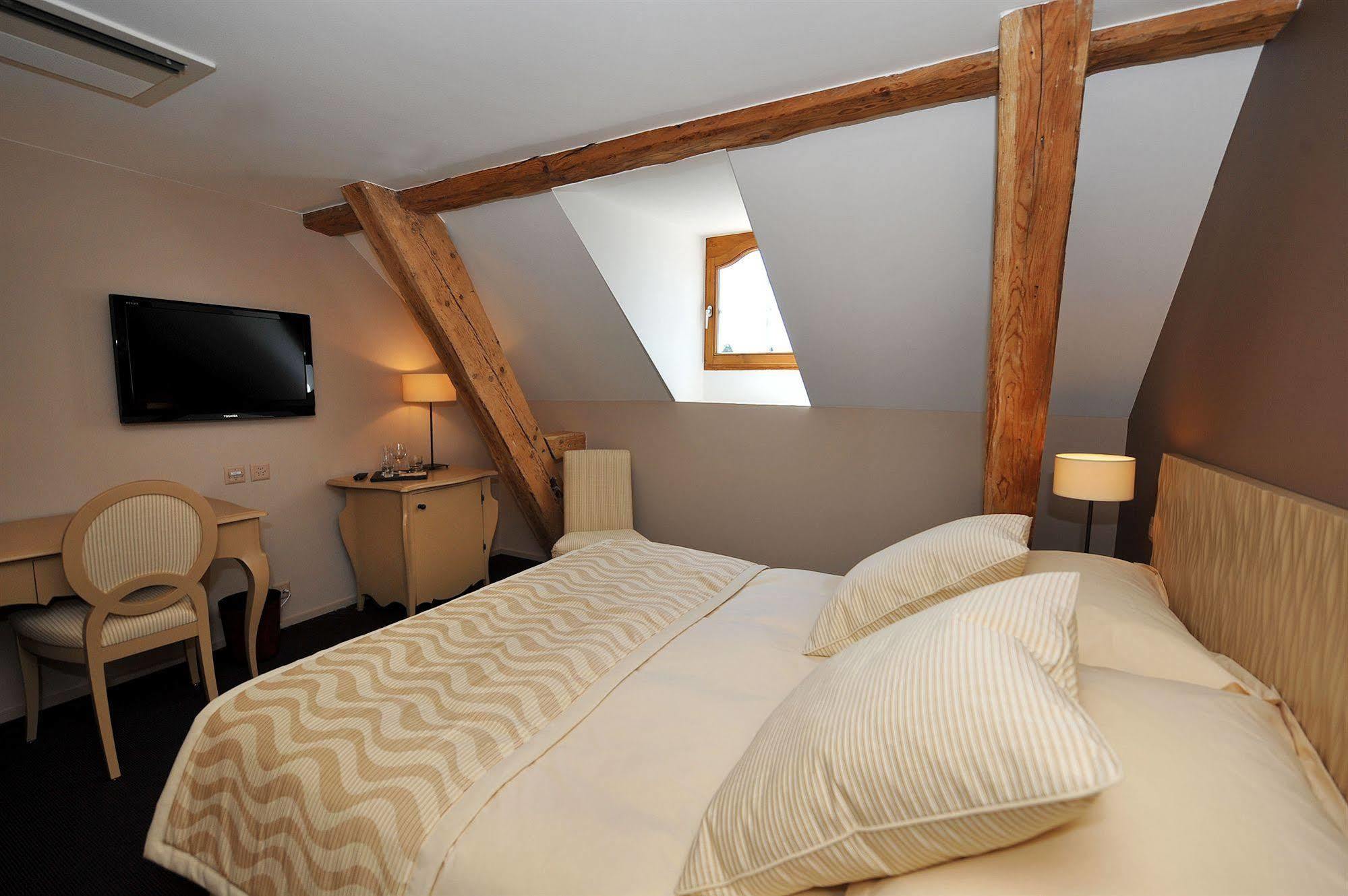 Hostellerie Le Petit Manoir Morges Bagian luar foto