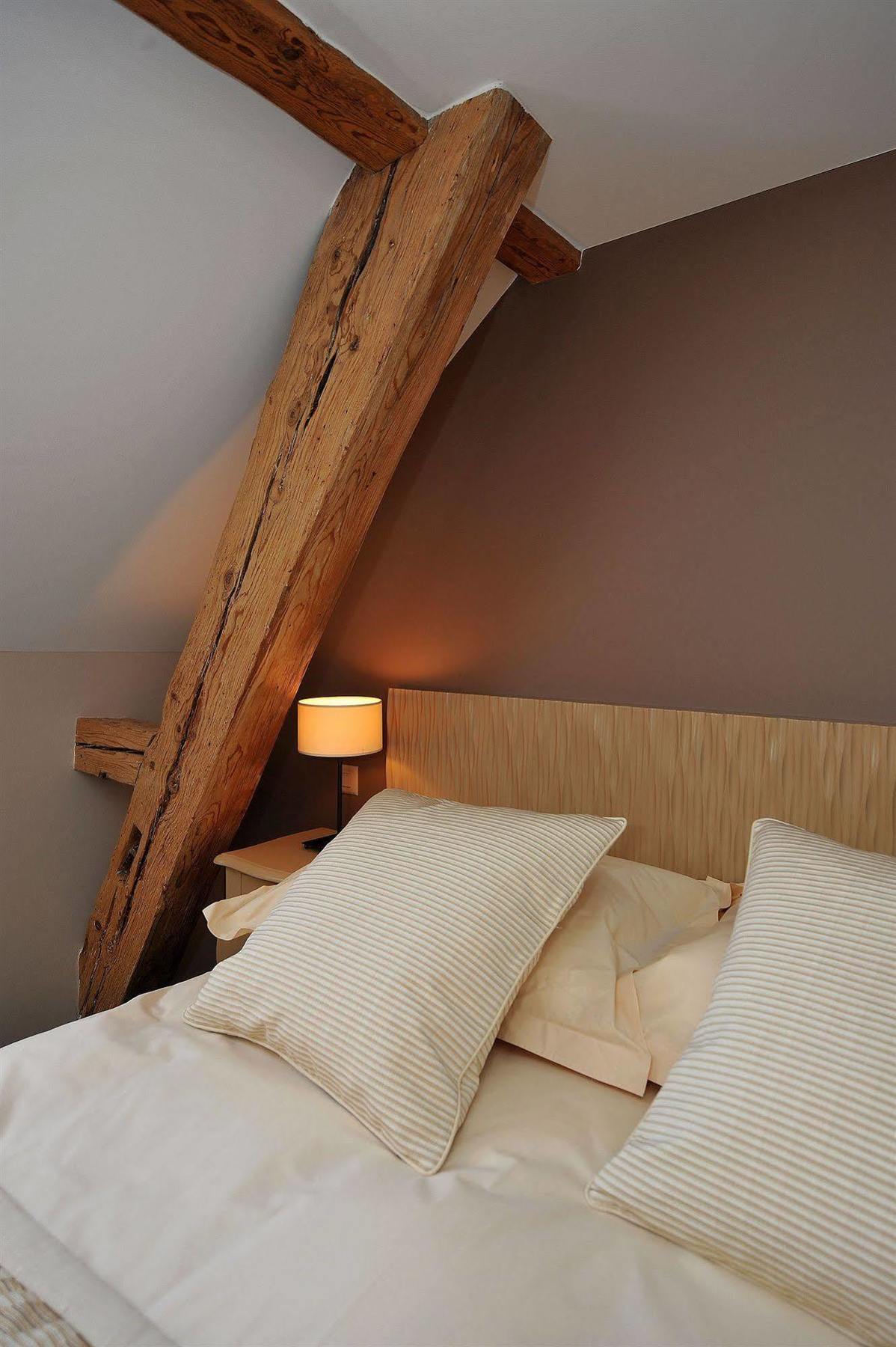 Hostellerie Le Petit Manoir Morges Ruang foto
